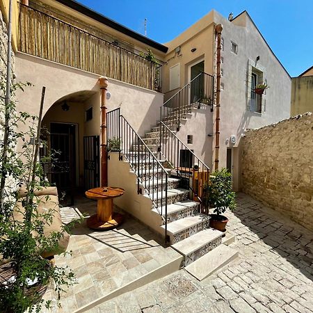 Cuturissi Hospitality & Wellnees Bed & Breakfast Ragusa Ngoại thất bức ảnh